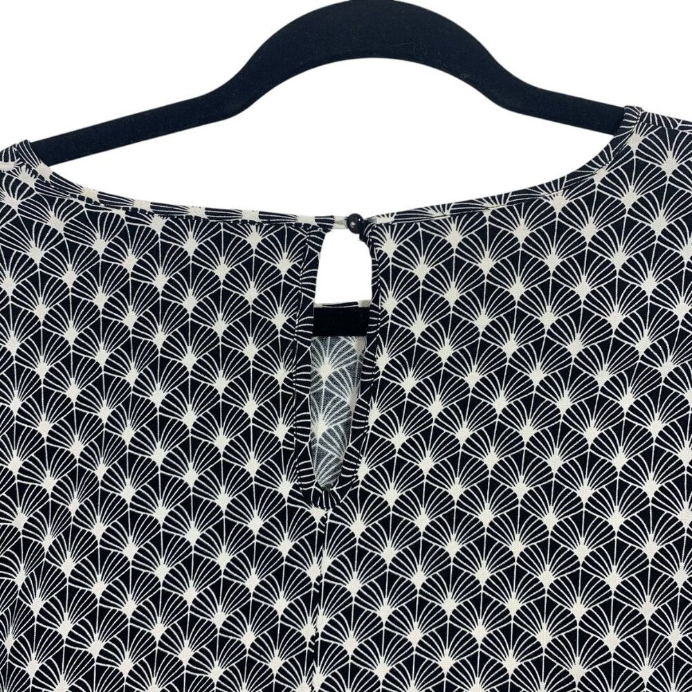 Black & White Geometric Bell-Sleeve Blouse - Picture 11 of 15